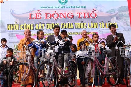 Phó Chủ tịch UBND tỉnh Cao Bằng phát biểu tại buổi lễ.